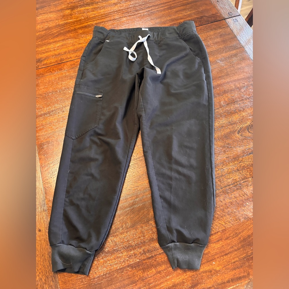 FIGS Joggers black size large
